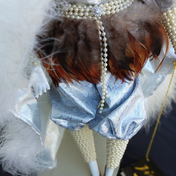 Porcelain Musical Doll Sound of Music Wind-up 15" - Picture 4 of 10